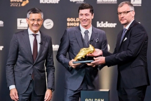 Lewandowski nhận giày vàng Châu Âu: Xứng đáng và cũng đầy thuyết phục