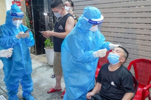 Chùm ca bệnh mắc COVID-19 chưa rõ nguồn lây tiếp tục tăng, Hà Nam thần tốc xét nghiệm trong đêm