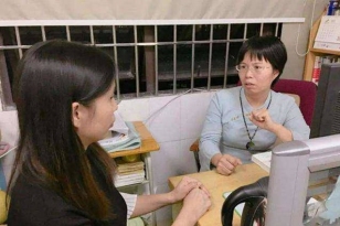 Bé gái 3 tuổi bị các bạn trong lớp xa lánh, nguyên nhân từ chiếc váy "giá cắt cổ" của đứa trẻ