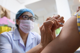 Rất nhiều quốc gia tìm mọi cách nhập khẩu vắc xin nhưng triển khai chậm, cần làm gì để tránh lãng phí?