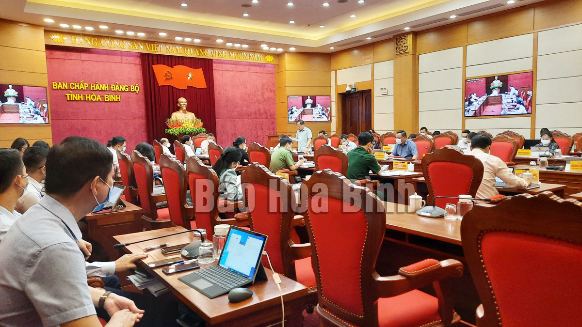 Phòng họp không giấy: Bước tiến trong xây dựng chính quyền điện tử ở Hoà Bình