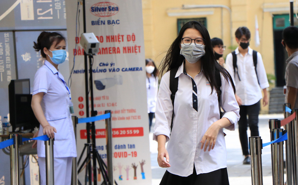 Sáng nay (6/8), hơn 11.000 thí sinh bước vào môn đầu tiên thi tốt nghiệp THPT đợt 2