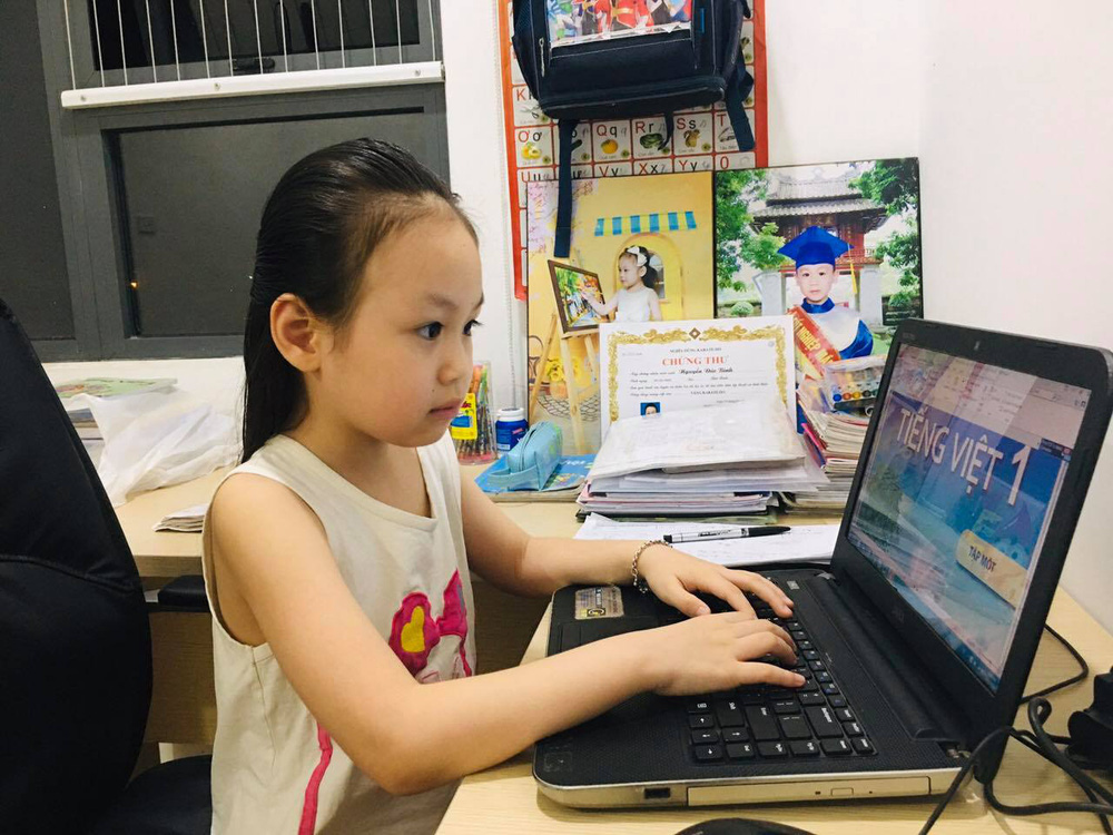 PGS.TS Trần Thành Nam: Học online là một thử thách, giáo viên cần kiên nhẫn và hài hước - Ảnh 1.