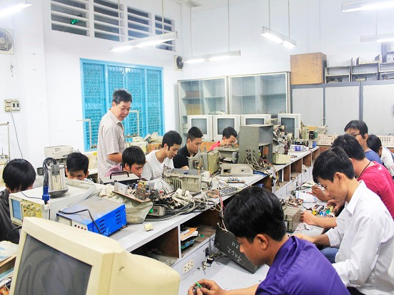 Thí điểm đào tạo trình độ cao đẳng cho học sinh tốt nghiệp THCS
