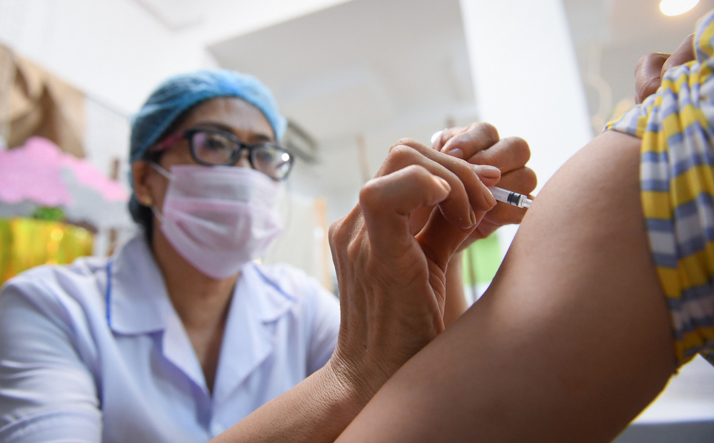 Rất nhiều quốc gia tìm mọi cách nhập khẩu vắc xin nhưng triển khai chậm, cần làm gì để tránh lãng phí?
