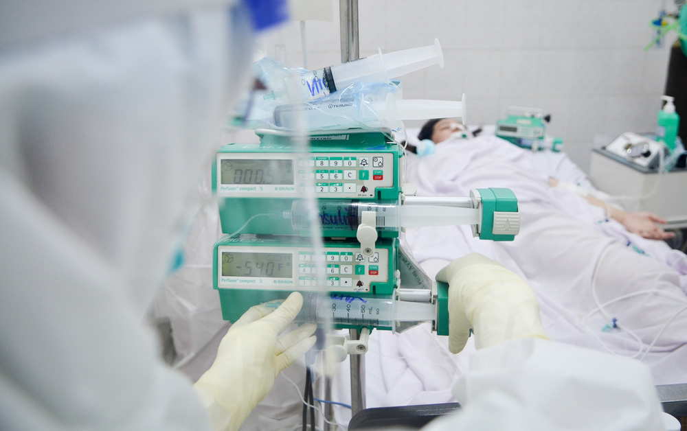 Bộ Y tế đưa thuốc Molnupiravir vào phác đồ điều trị COVID-19 mới - Ảnh 1.